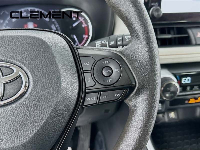 Toyota RAV4 Vehicle Full-screen Gallery Image 17