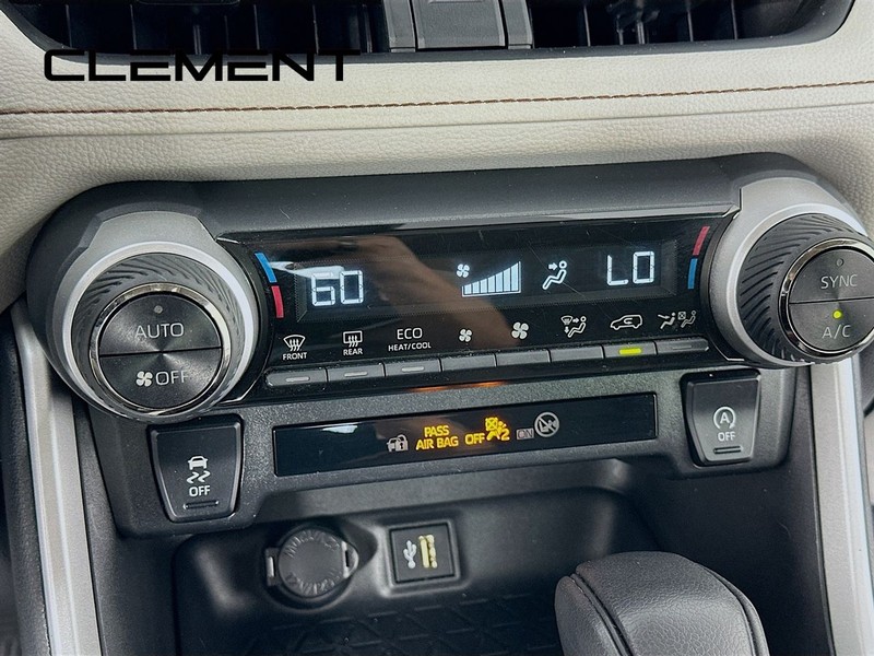 Toyota RAV4 Vehicle Full-screen Gallery Image 22