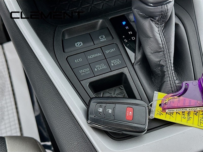 Toyota RAV4 Vehicle Full-screen Gallery Image 23