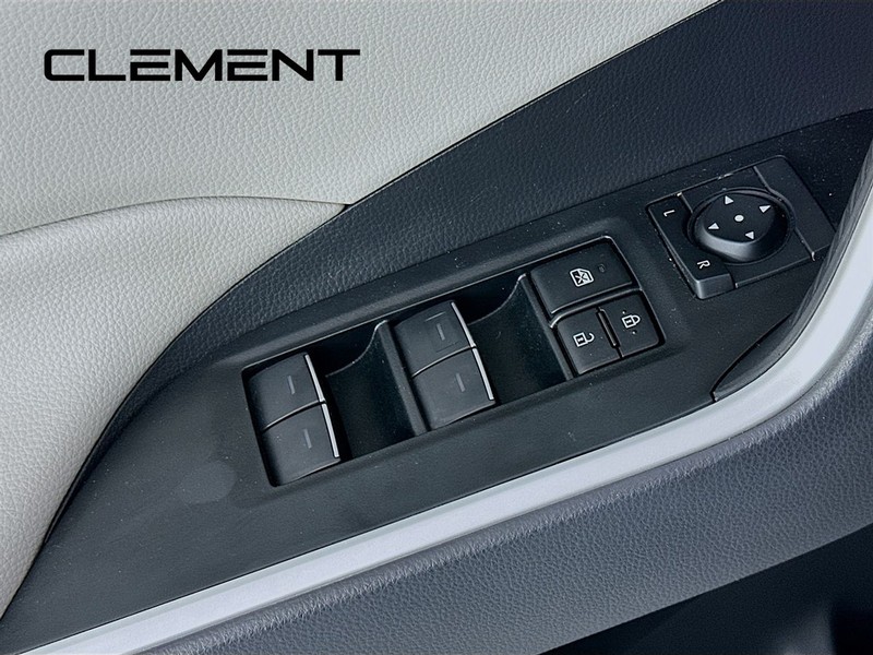 Toyota RAV4 Vehicle Full-screen Gallery Image 24