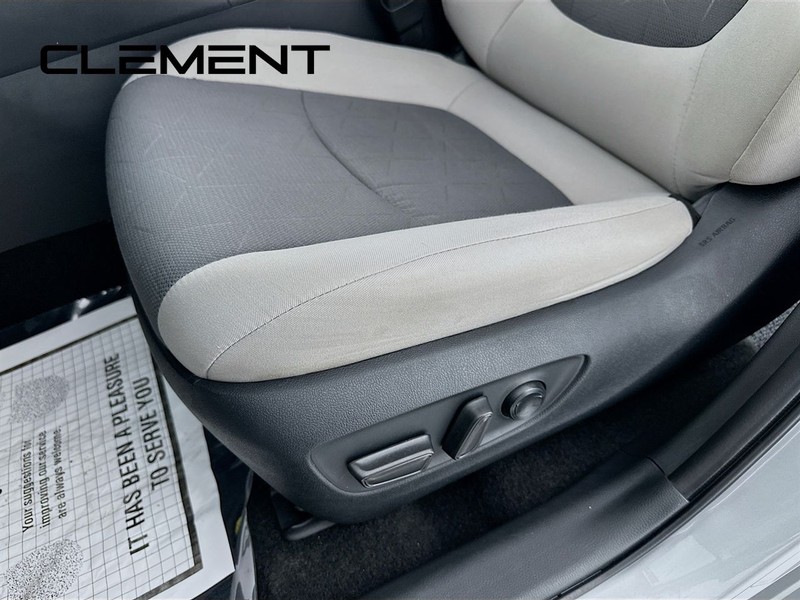 Toyota RAV4 Vehicle Full-screen Gallery Image 27