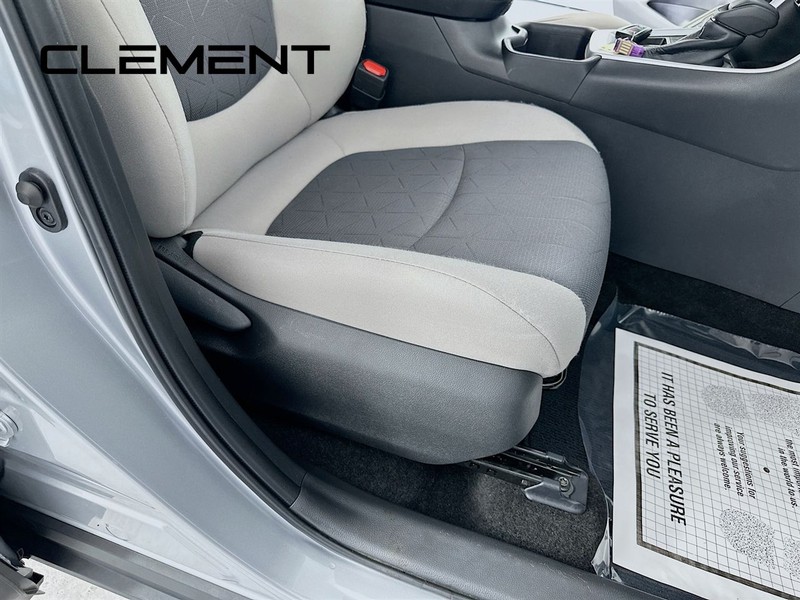 Toyota RAV4 Vehicle Full-screen Gallery Image 31