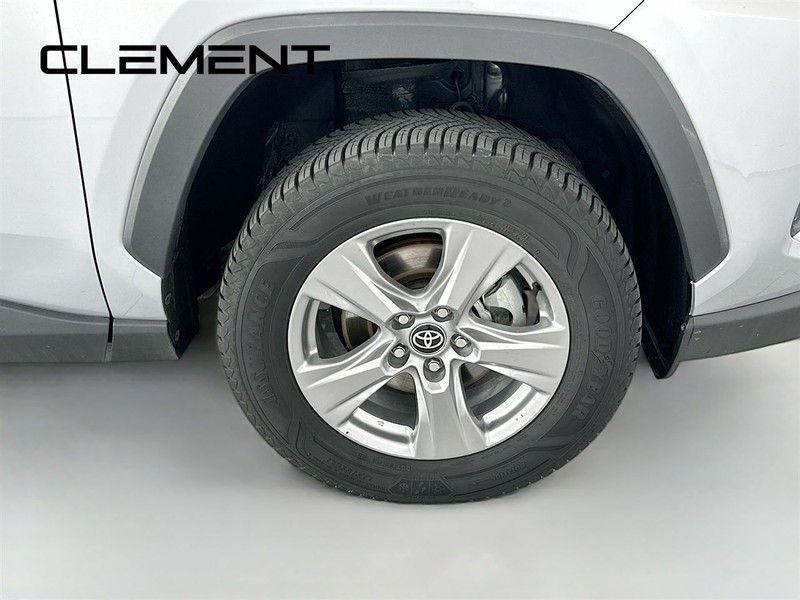 Toyota RAV4 Vehicle Full-screen Gallery Image 34
