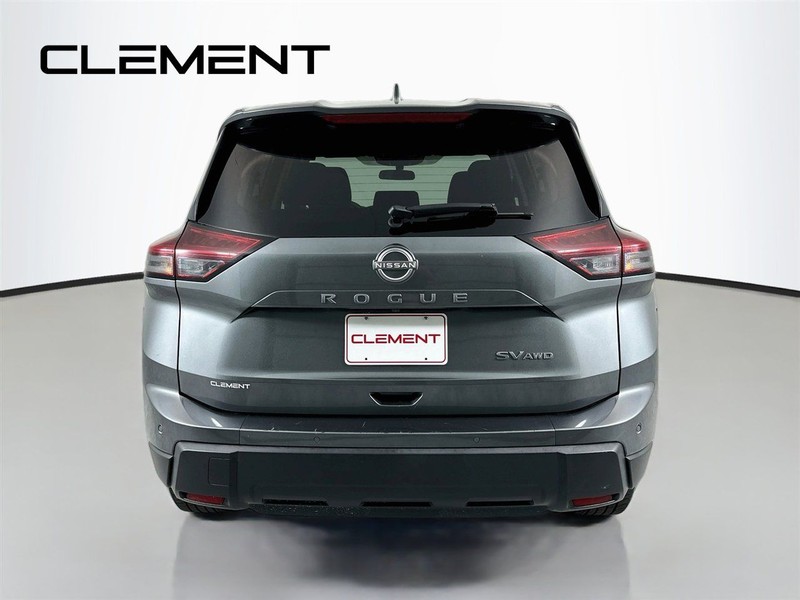 Nissan Rogue Vehicle Full-screen Gallery Image 8