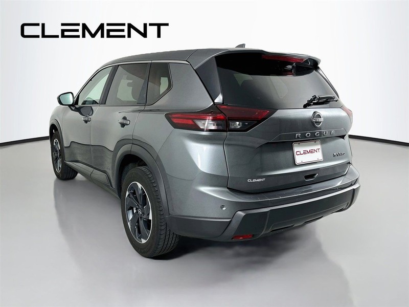 Nissan Rogue Vehicle Full-screen Gallery Image 10