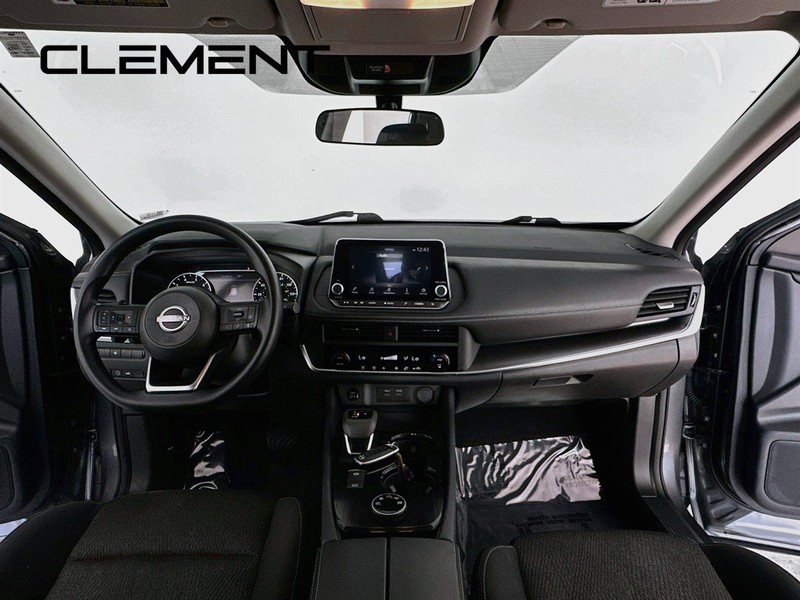 Nissan Rogue Vehicle Full-screen Gallery Image 12