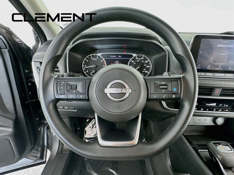 Nissan Rogue Vehicle Full-screen Gallery Image 15