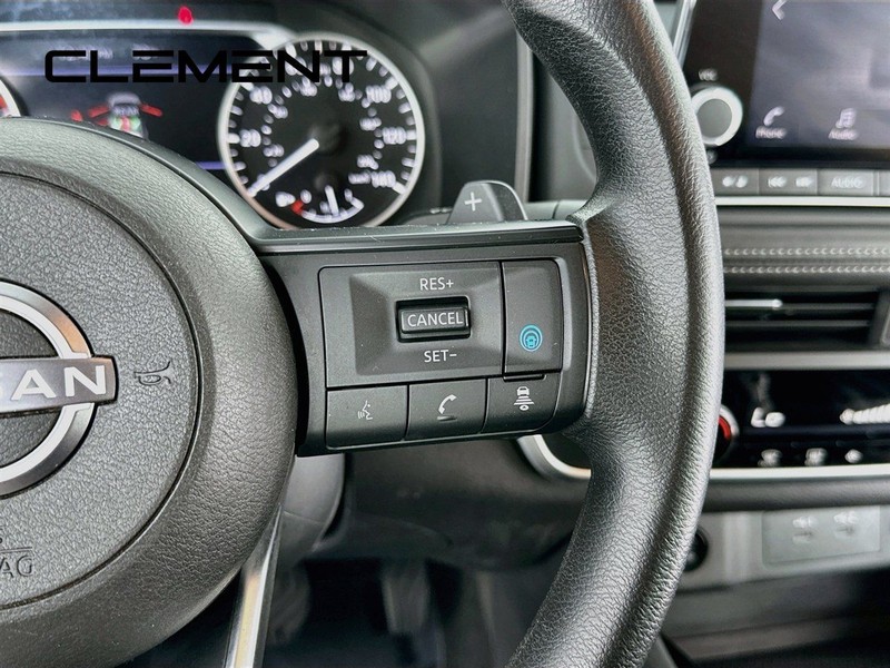 Nissan Rogue Vehicle Full-screen Gallery Image 17