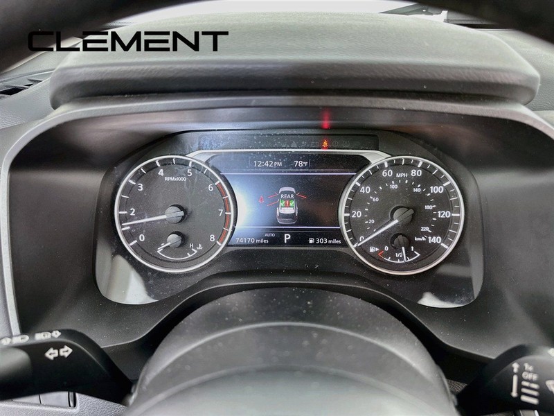 Nissan Rogue Vehicle Full-screen Gallery Image 18