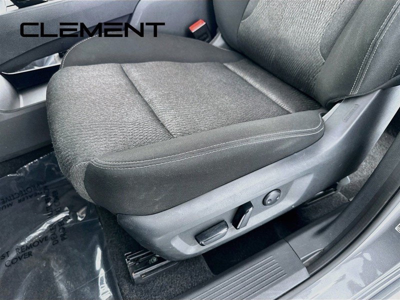Nissan Rogue Vehicle Full-screen Gallery Image 27