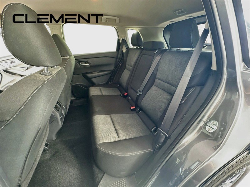 Nissan Rogue Vehicle Full-screen Gallery Image 30