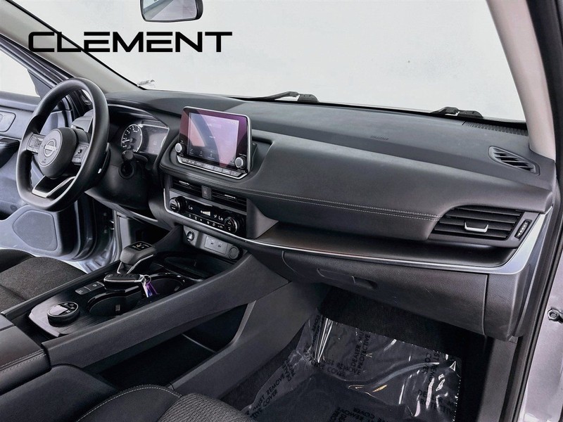Nissan Rogue Vehicle Full-screen Gallery Image 32