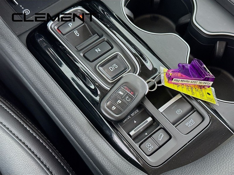 Honda Pilot Vehicle Full-screen Gallery Image 24
