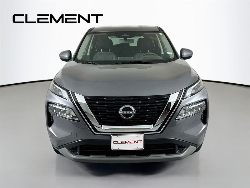 Nissan Rogue Vehicle Full-screen Gallery Image 3
