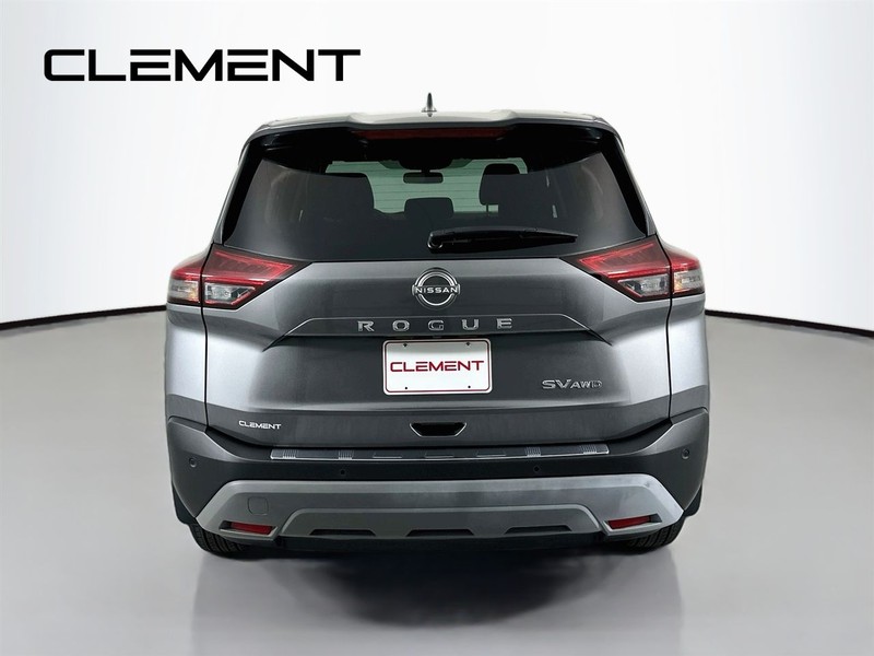 Nissan Rogue Vehicle Full-screen Gallery Image 8