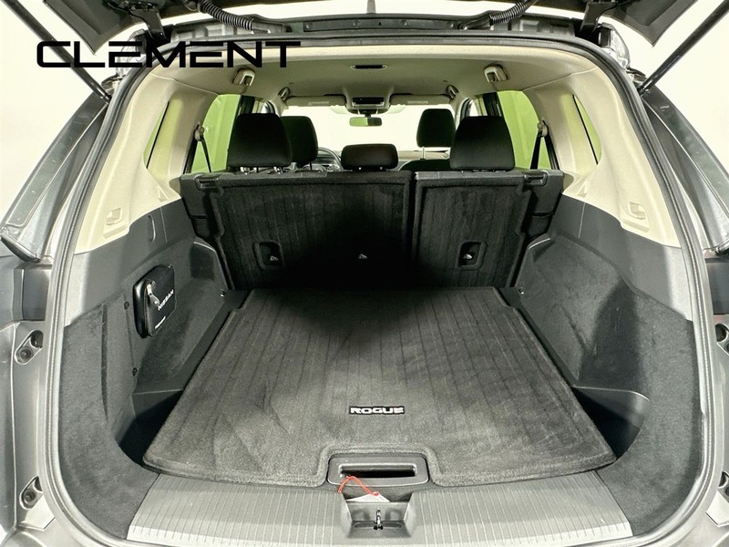 Nissan Rogue Vehicle Full-screen Gallery Image 11