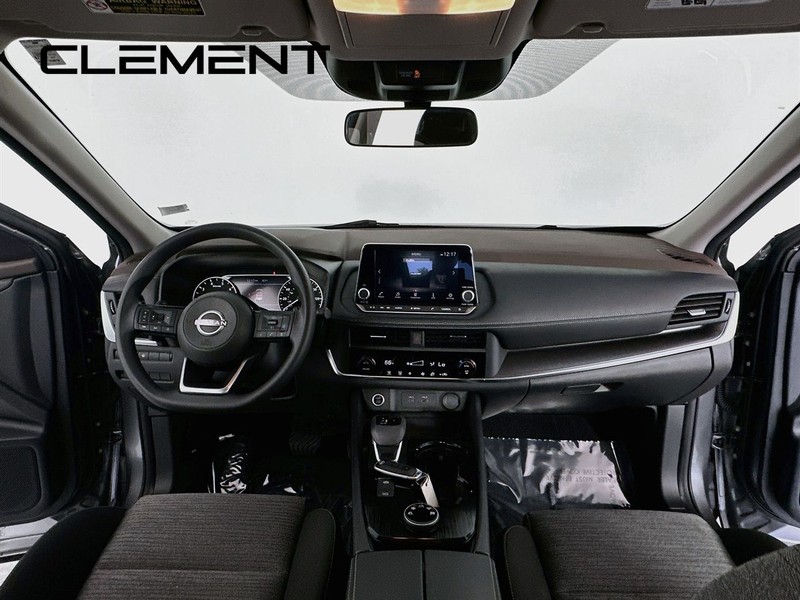 Nissan Rogue Vehicle Full-screen Gallery Image 12