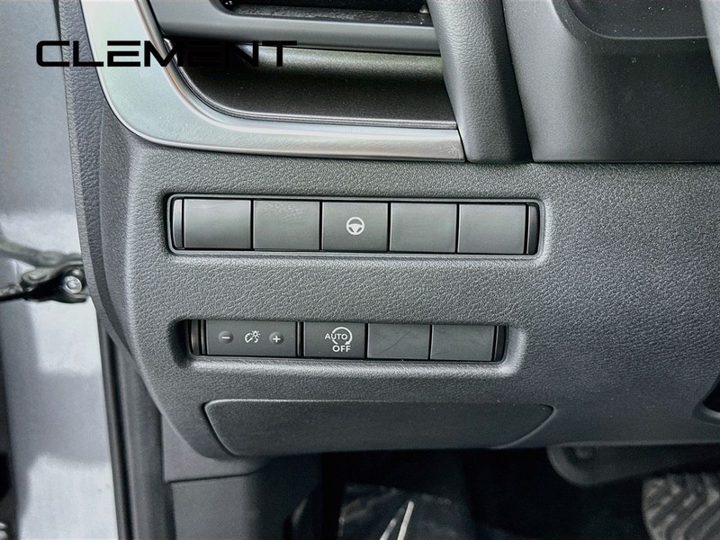 Nissan Rogue Vehicle Full-screen Gallery Image 14