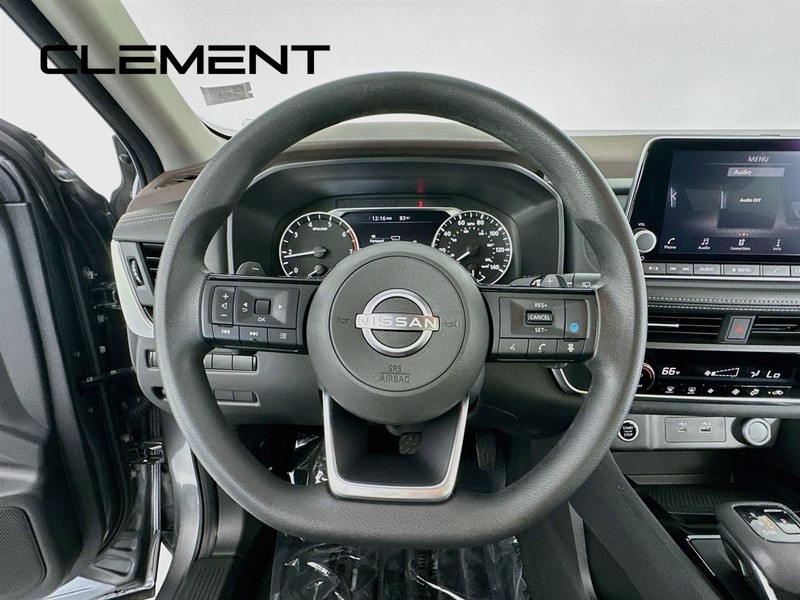 Nissan Rogue Vehicle Full-screen Gallery Image 15