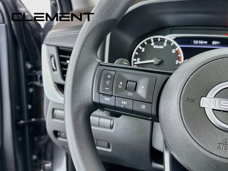 Nissan Rogue Vehicle Full-screen Gallery Image 16