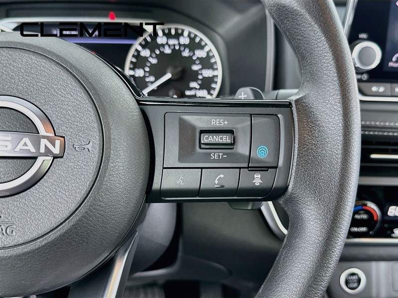 Nissan Rogue Vehicle Full-screen Gallery Image 17