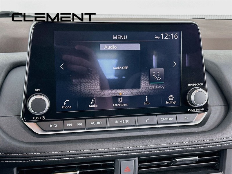 Nissan Rogue Vehicle Full-screen Gallery Image 19