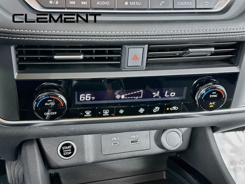 Nissan Rogue Vehicle Full-screen Gallery Image 22