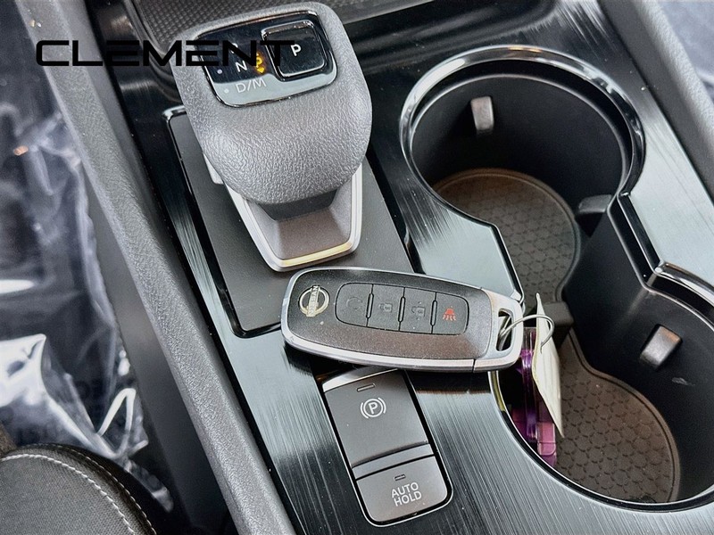 Nissan Rogue Vehicle Full-screen Gallery Image 23