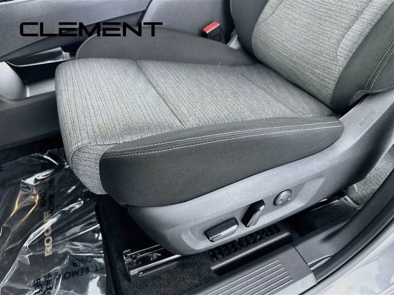 Nissan Rogue Vehicle Full-screen Gallery Image 27