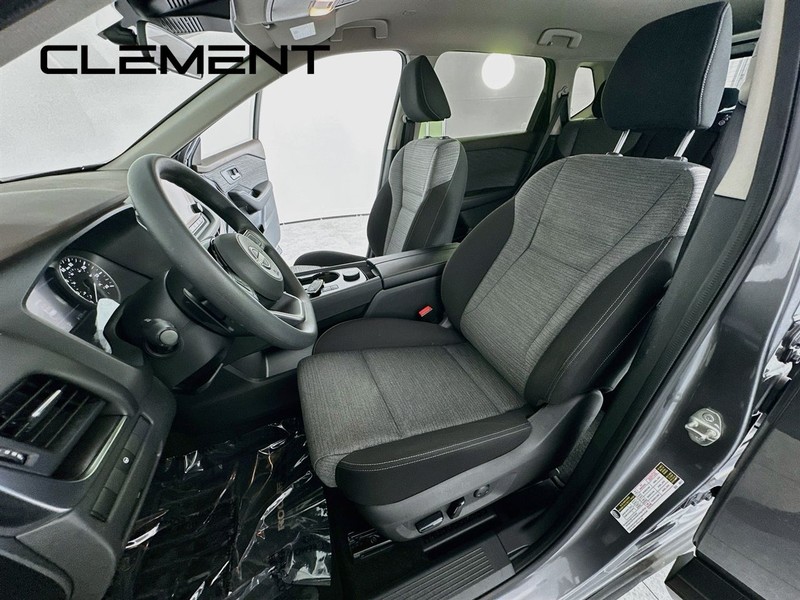 Nissan Rogue Vehicle Full-screen Gallery Image 28