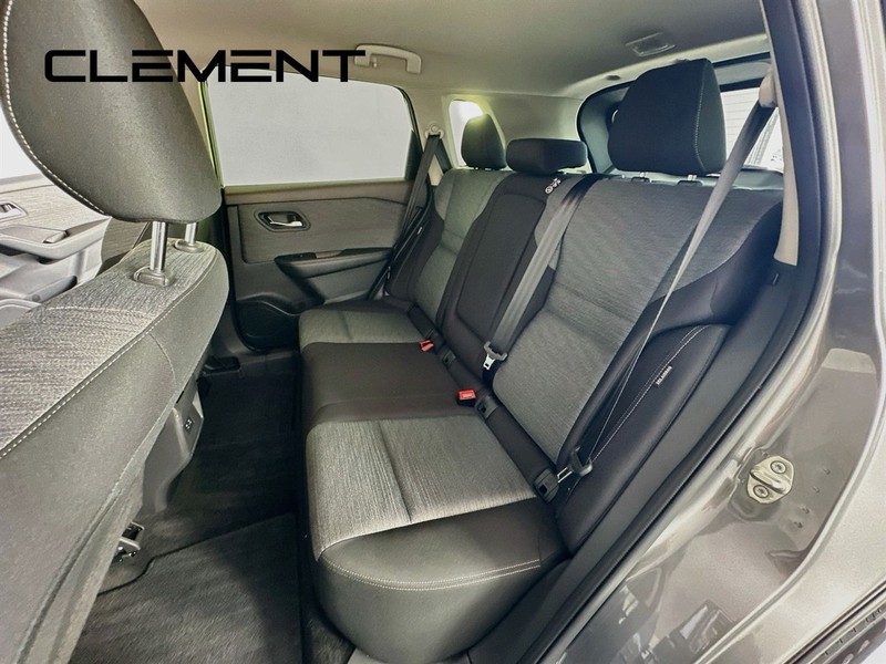 Nissan Rogue Vehicle Full-screen Gallery Image 30
