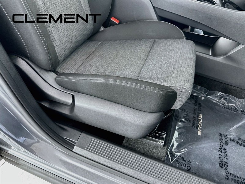 Nissan Rogue Vehicle Full-screen Gallery Image 31