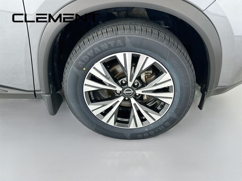 Nissan Rogue Vehicle Full-screen Gallery Image 34