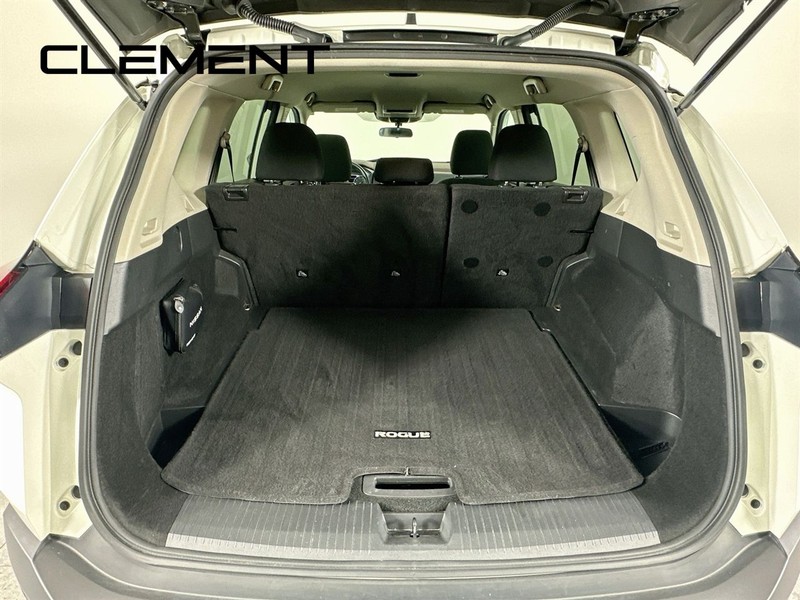 Nissan Rogue Vehicle Full-screen Gallery Image 11