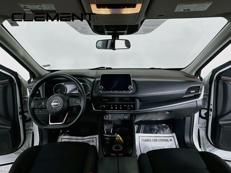 Nissan Rogue Vehicle Full-screen Gallery Image 12