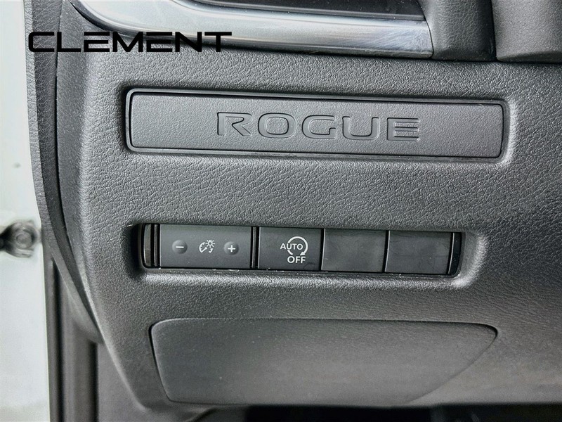Nissan Rogue Vehicle Full-screen Gallery Image 14