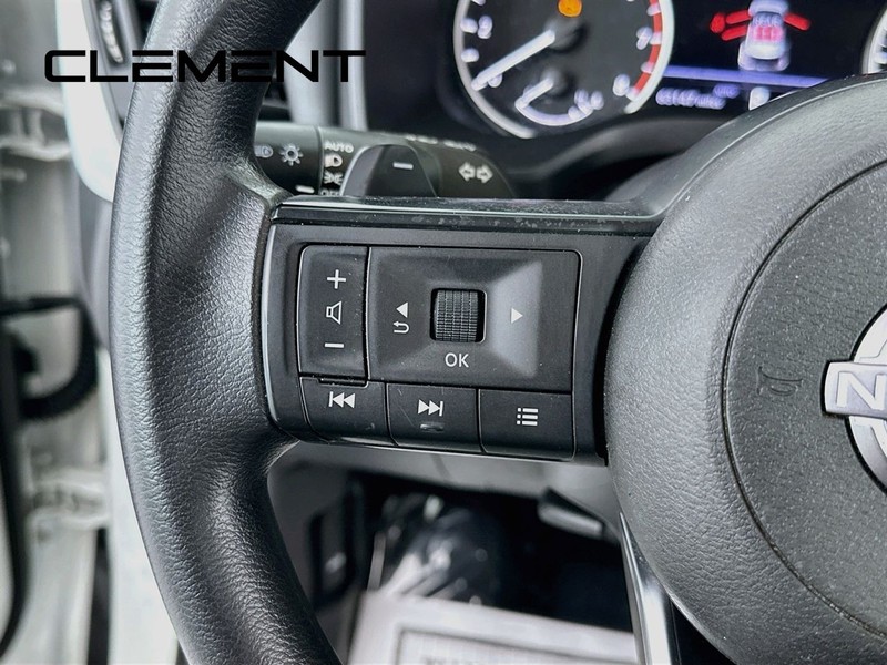 Nissan Rogue Vehicle Full-screen Gallery Image 16