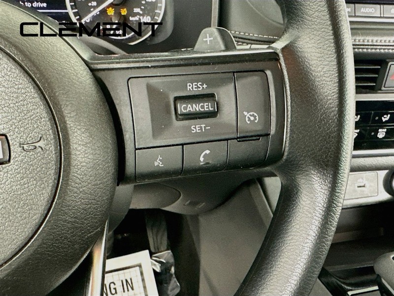 Nissan Rogue Vehicle Full-screen Gallery Image 17