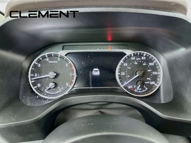 Nissan Rogue Vehicle Full-screen Gallery Image 18