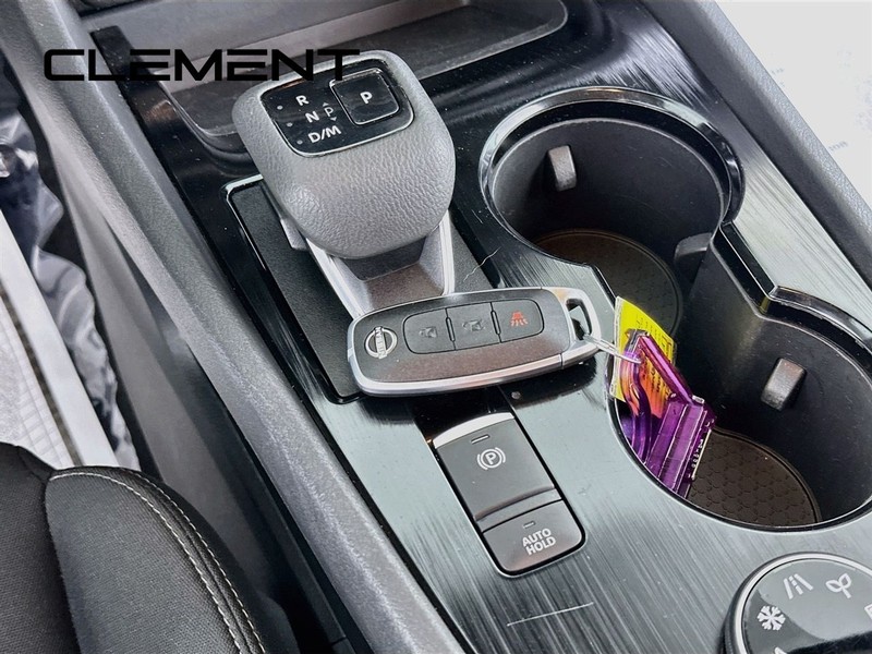 Nissan Rogue Vehicle Full-screen Gallery Image 23
