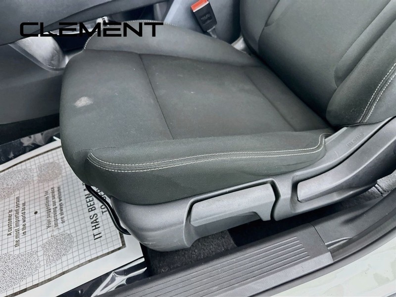 Nissan Rogue Vehicle Full-screen Gallery Image 27