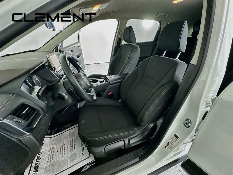 Nissan Rogue Vehicle Full-screen Gallery Image 28