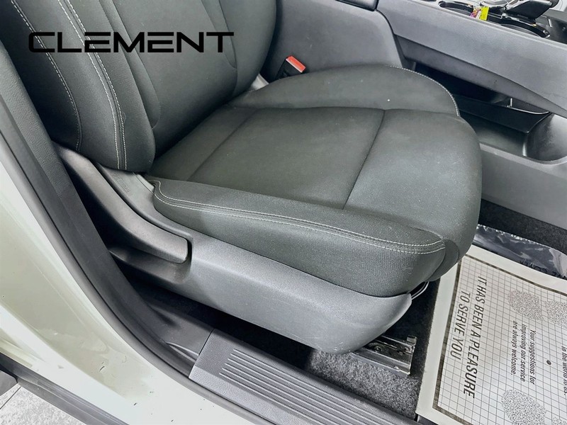 Nissan Rogue Vehicle Full-screen Gallery Image 31