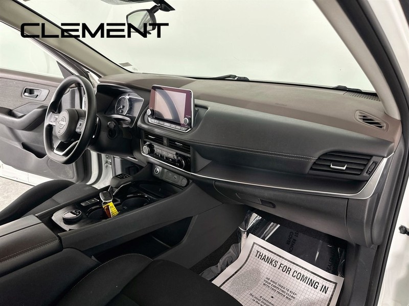Nissan Rogue Vehicle Full-screen Gallery Image 32