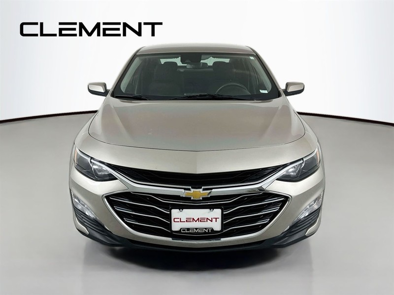 Chevrolet Malibu Vehicle Full-screen Gallery Image 3