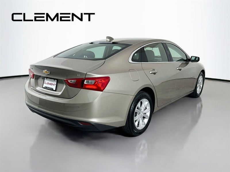 Chevrolet Malibu Vehicle Full-screen Gallery Image 7
