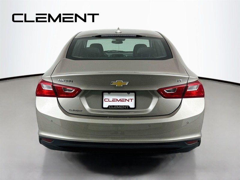 Chevrolet Malibu Vehicle Full-screen Gallery Image 8