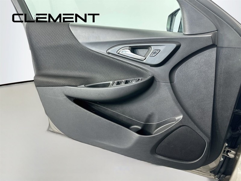 Chevrolet Malibu Vehicle Full-screen Gallery Image 27
