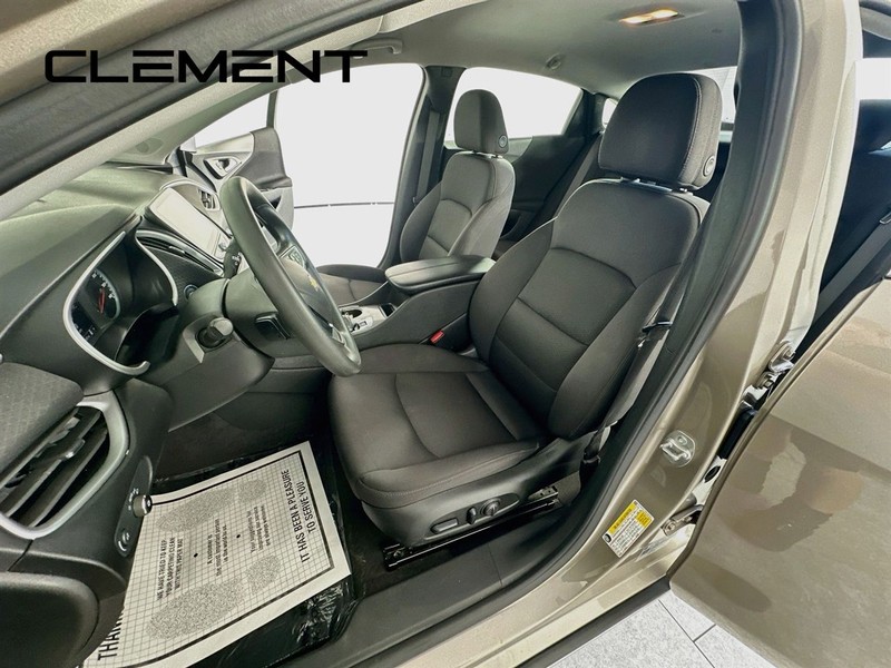 Chevrolet Malibu Vehicle Full-screen Gallery Image 29