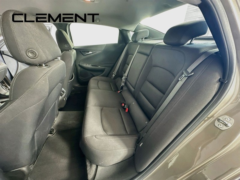 Chevrolet Malibu Vehicle Full-screen Gallery Image 31
